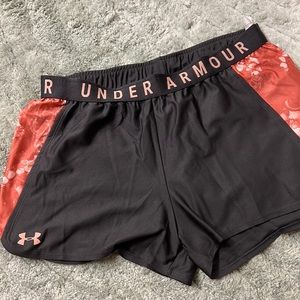 Under armour loose fit women’s shorts large